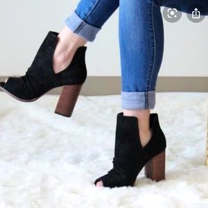 KRISTIN CAVALLARI CHINESE LAUNDRY LASH PEEP TOE